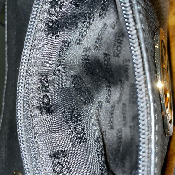 MICHAEL Michael Kors pebbled leather crossbody bag - Picture 7 of 7